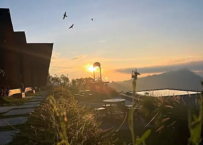Pinggan Campside Glamping Hotel Baturaja (Bali)